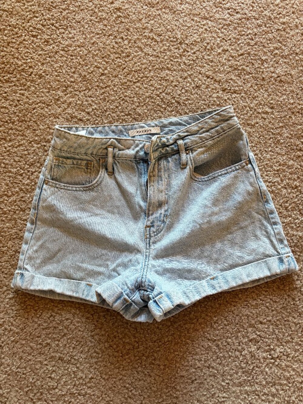 Pacsun Mom Jean short high-rise light wash size 26